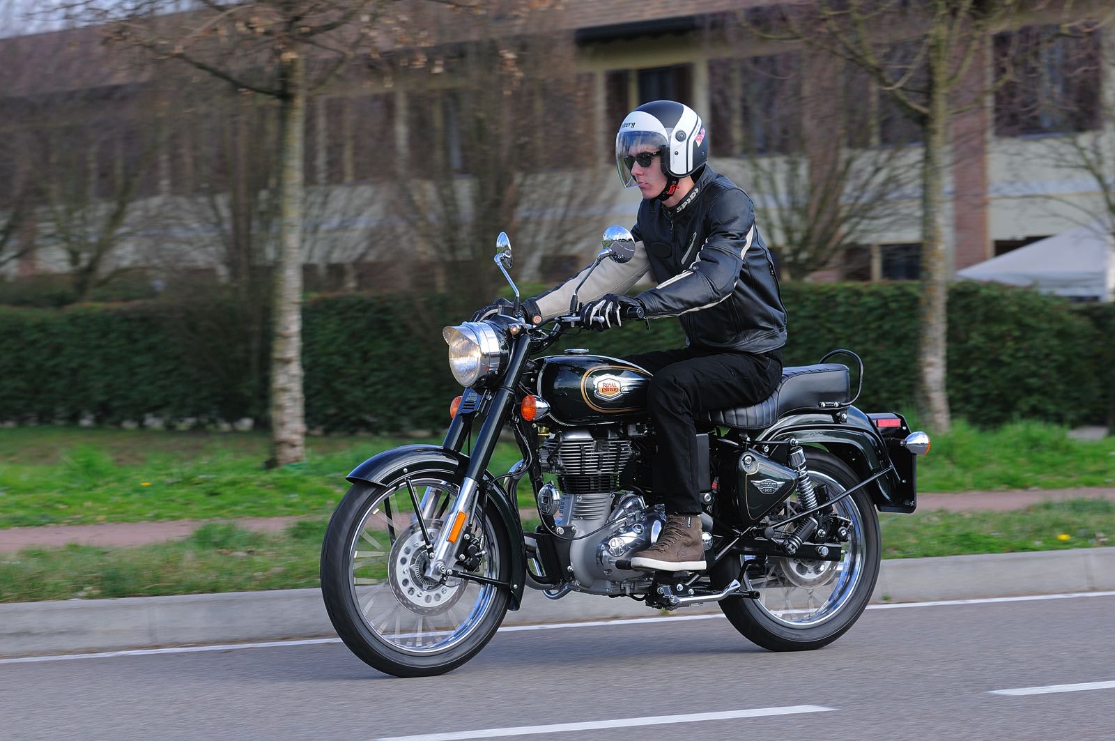 Royal Enfield Bullet Prezzo Informazioni Tecniche Foto E Video