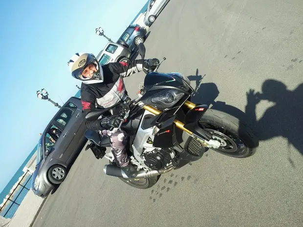 Prova Aprilia Tuono V4 1000 V4 R 2011 Prova Aprilia Tuono V4 1000 V4 R 2011