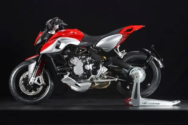 Prova MV Agusta Rivale 800 2014 Prova MV Agusta Rivale 800 2014