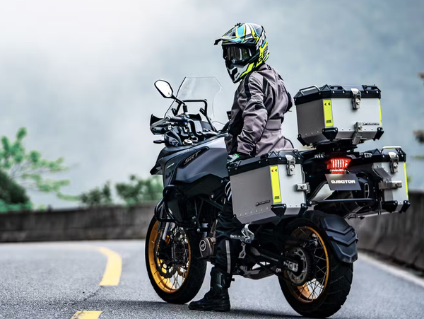 QJ Motor in promo: 3 valigie a prezzo scontato per le SRT