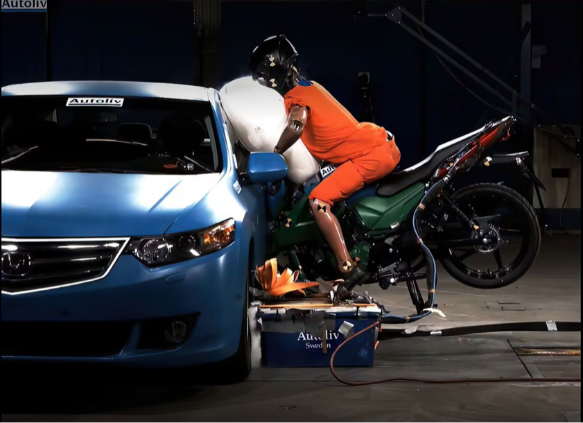 Airbag per motociclisti: il nuovo sistema Autoliv copre testa e busto