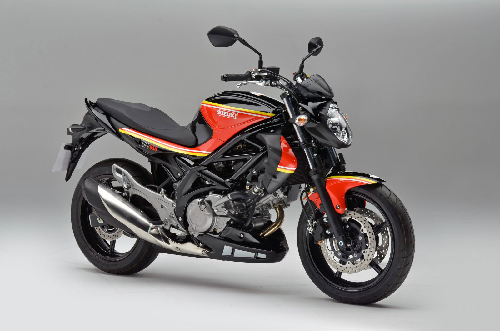 Suzuki Gladius Sheene replica, special per gli inglesi