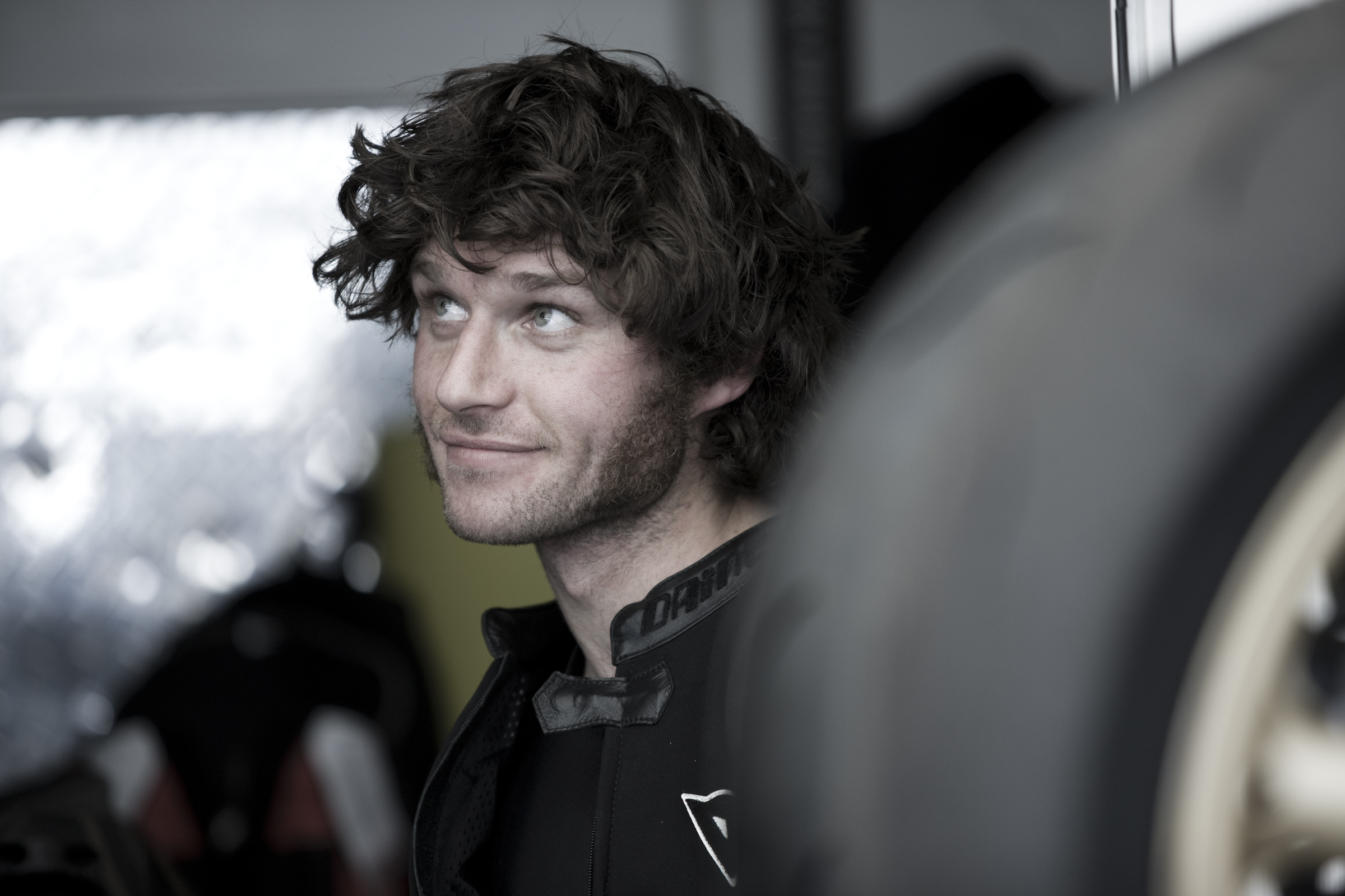 Guy Martin sfida la velocità in un programma televisivo