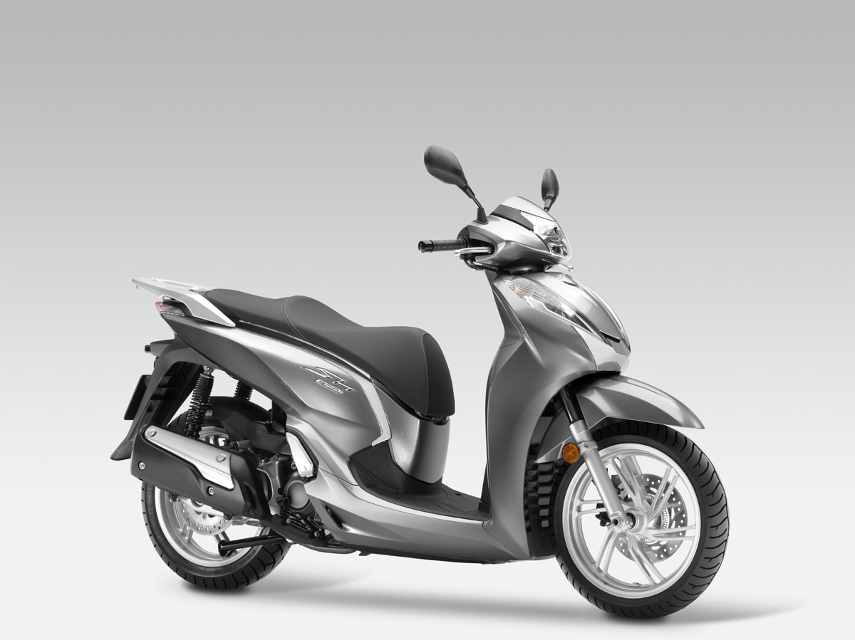 Honda SH 300i 2015, dati tecnici e novità del primo scooter Euro 4
