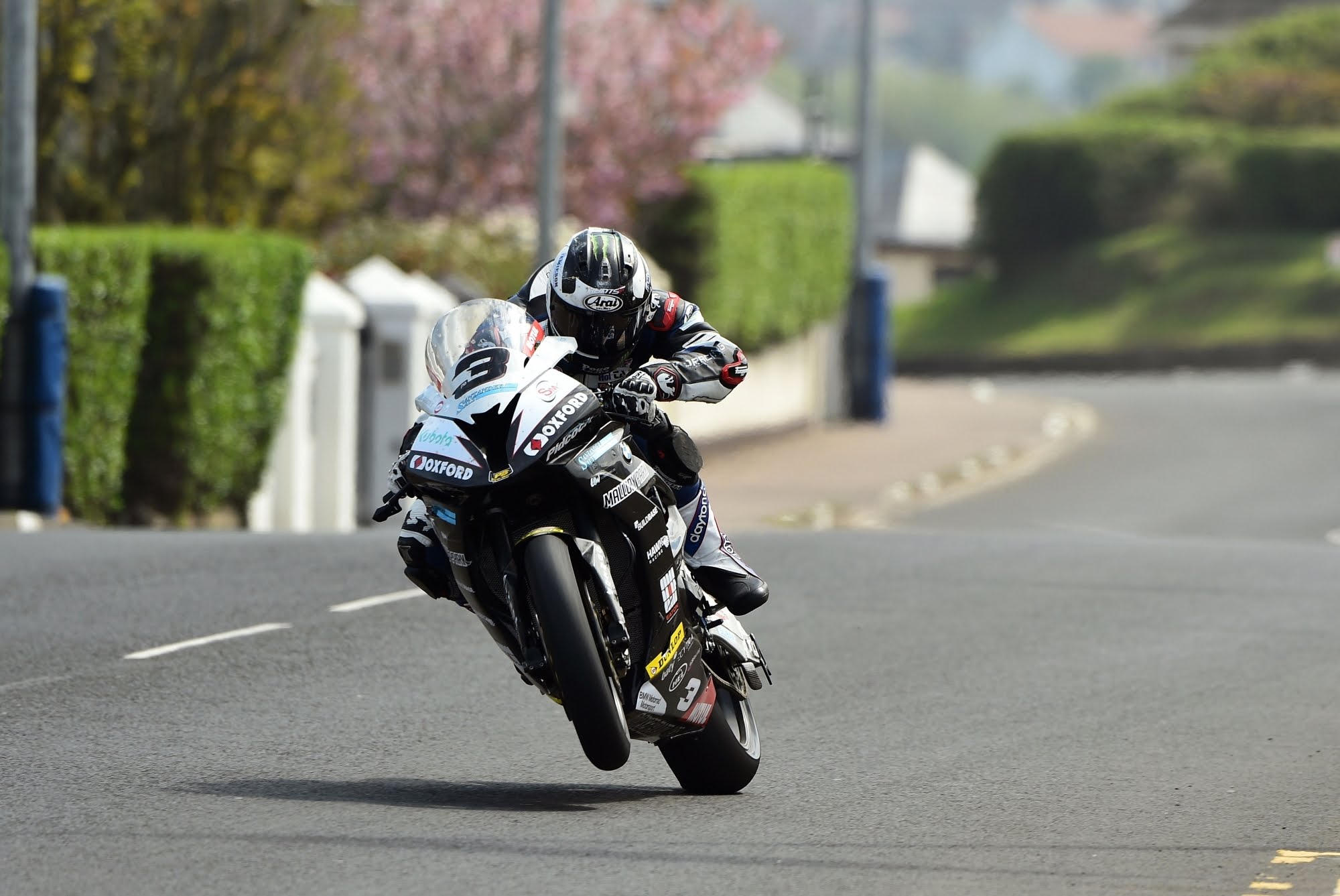 Остров мэн гонки на мотоциклах. TT Isle of man. Остров Мэн гонки Isle of man Tourist Trophy. Мотогонки ТТ. Island man TT Moto.