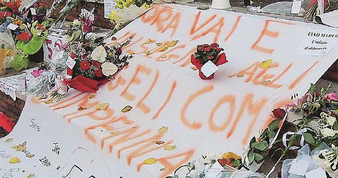 Marco Simoncelli Il Vandalo Del Sic E Una Vedova Di 60 Anni