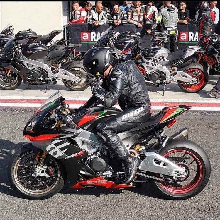 EICMA 2019 - Aprilia RSV4 Factory: sospensioni elettroniche e livrea  tricolore