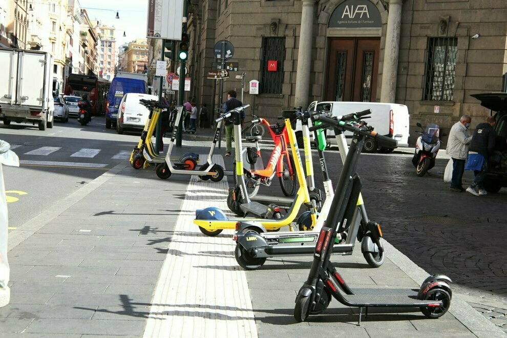Milano parcheggi Abusivi Bici E Monopattini Saranno Rimossi Dalla 