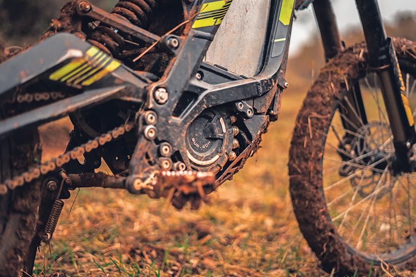 Sur-ron Light Bees: le moto tornano sul campo di battaglia