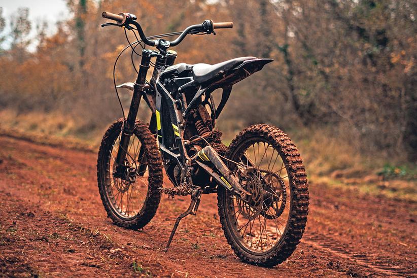 Sur-ron Light Bees: le moto tornano sul campo di battaglia