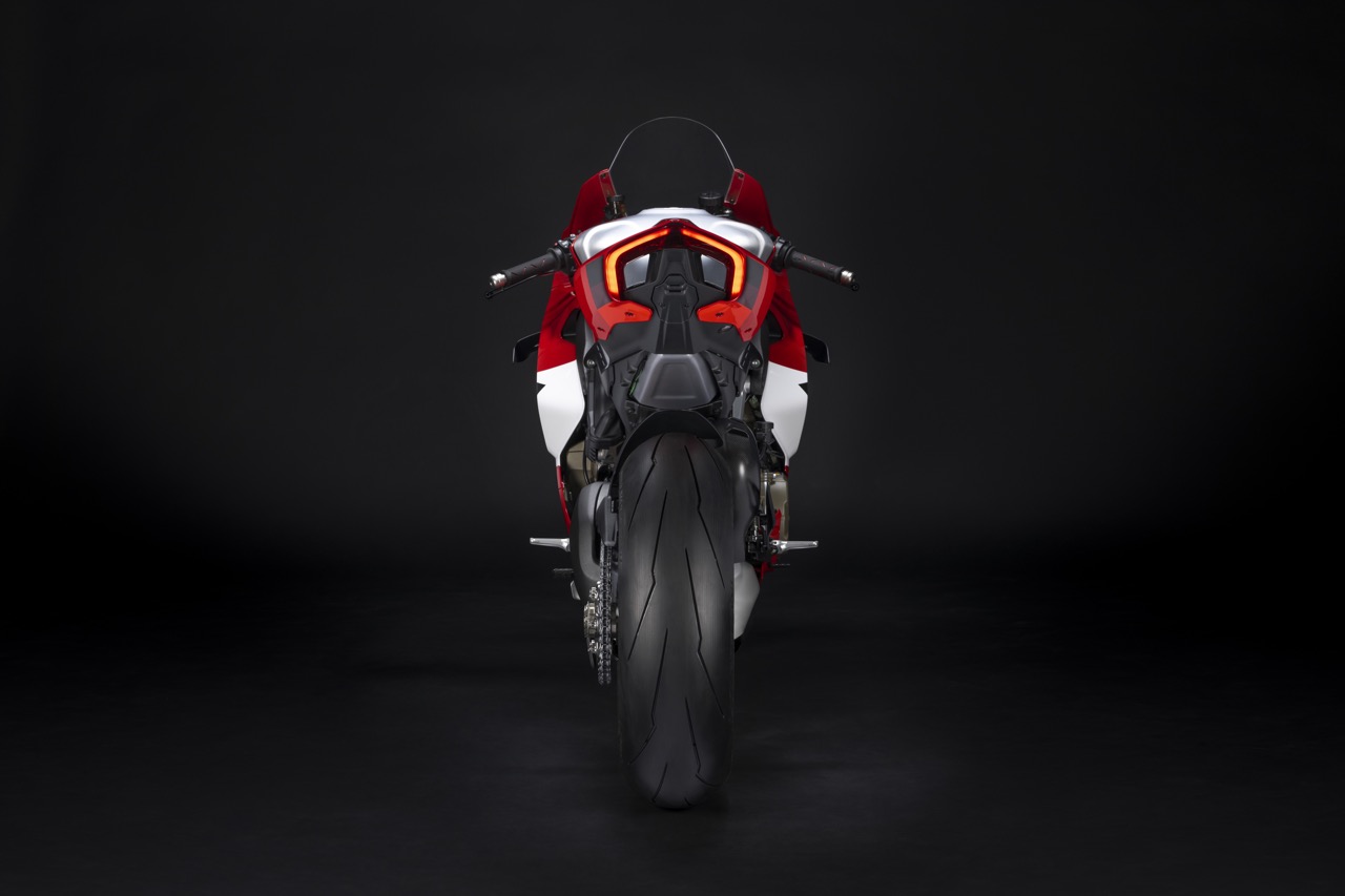 Ducati Panigale V4 R 2023 tem 218 cv de potência