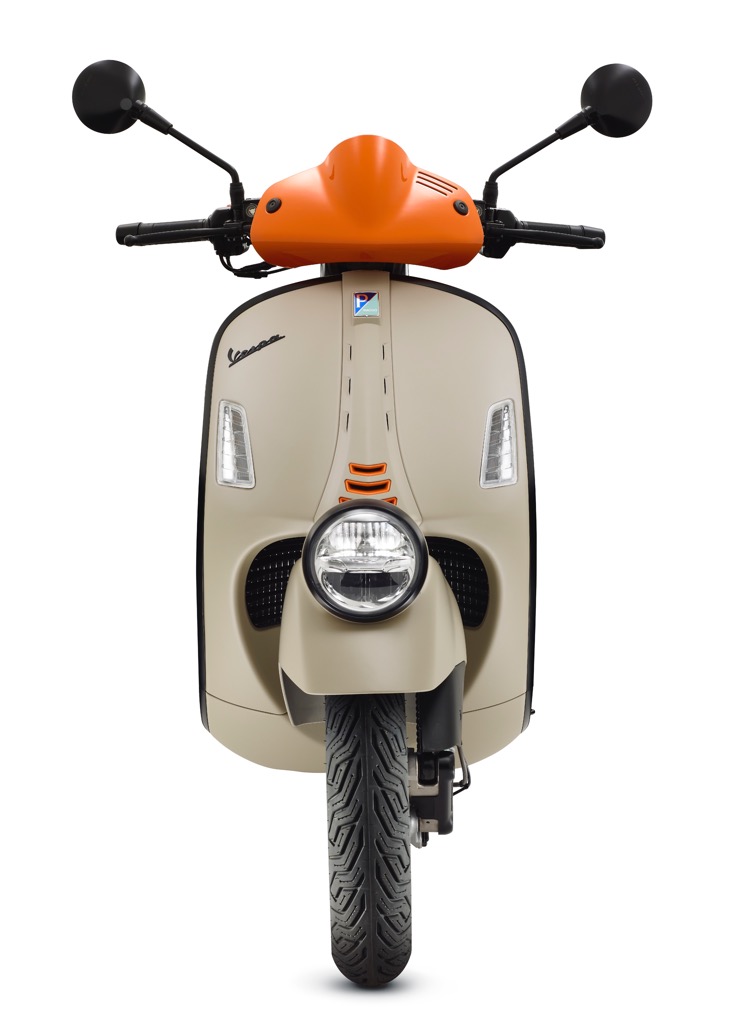 Presentazione prototipo E-Vespa 50 Special all'EICMA 2022 di