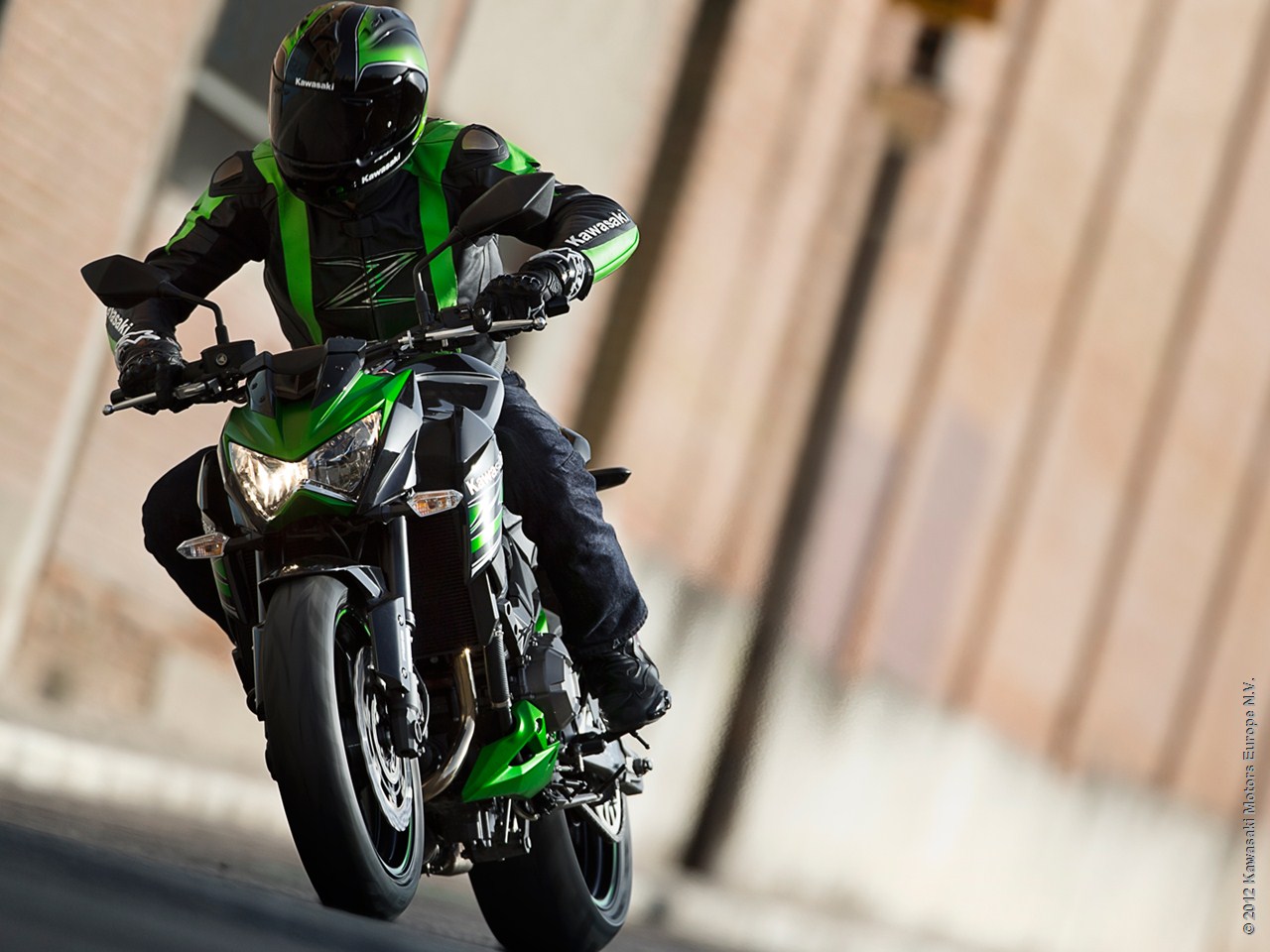 Kawasaki Z800 2013 prezzo, informazioni tecniche, foto e video - Insella.it