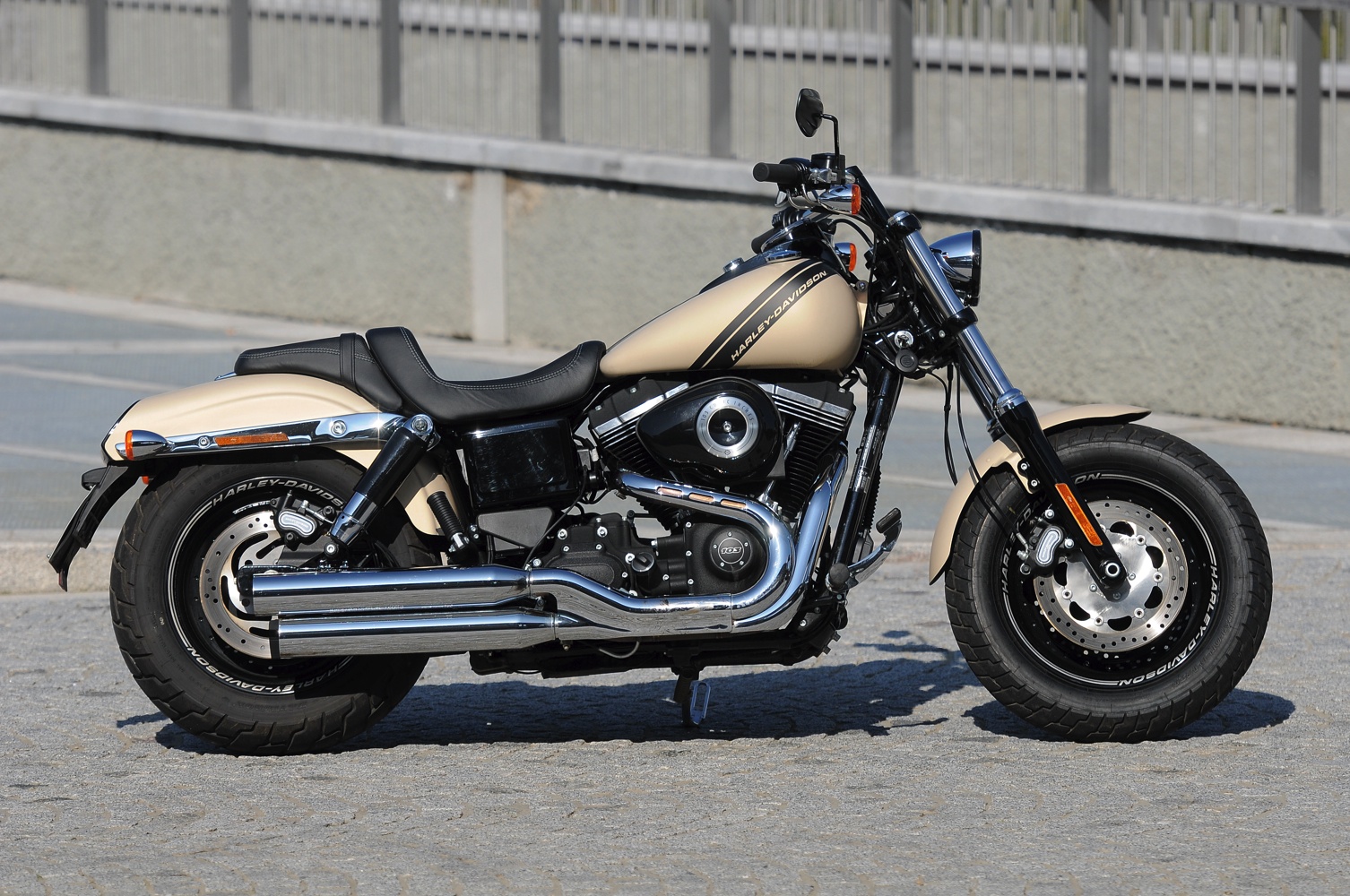 Harley Davidson Dyna Fat Bob 2014 Prezzo Informazioni Tecniche Foto E Video Insella It