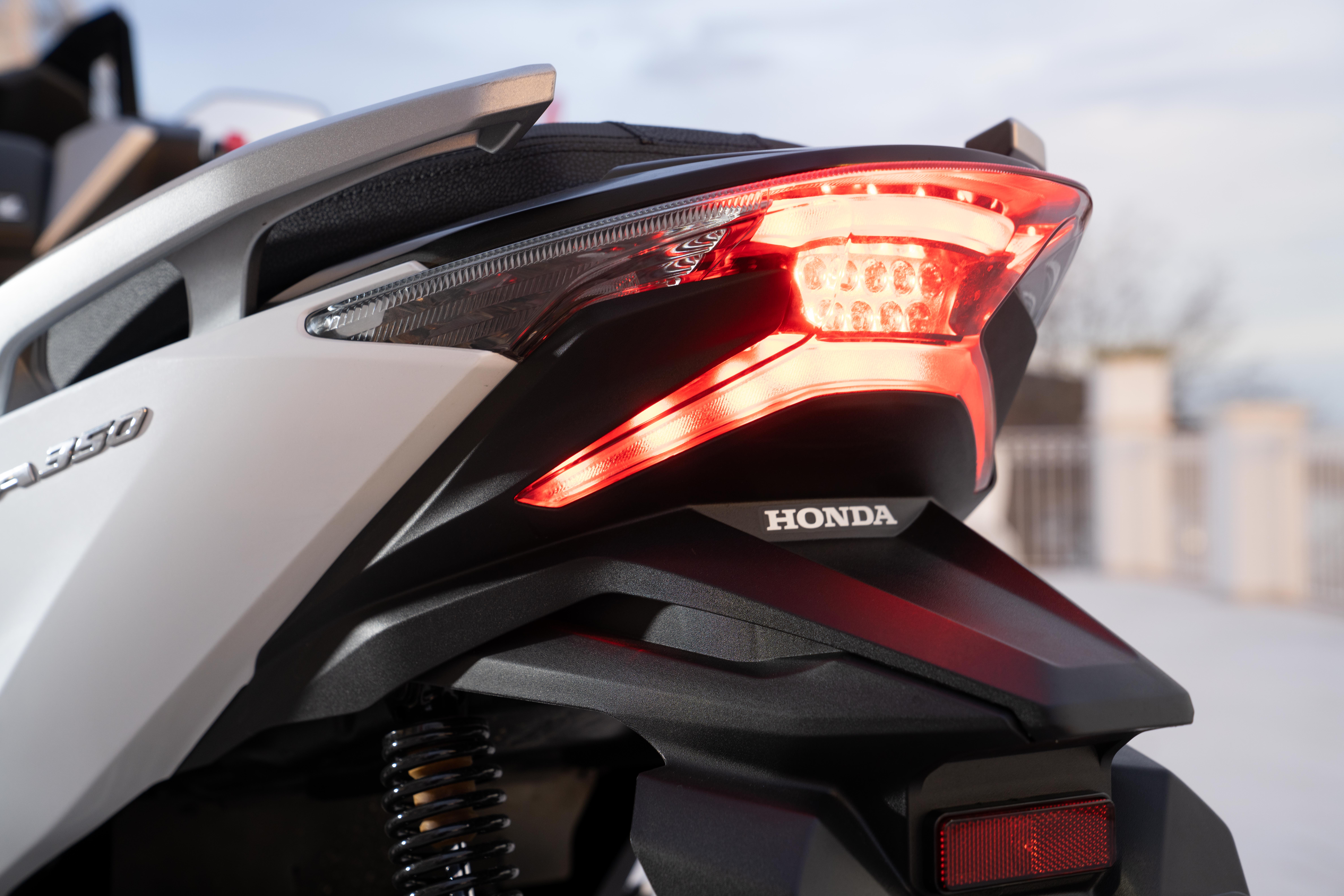 Honda Forza 350 2021 prezzo, informazioni tecniche, foto e video 