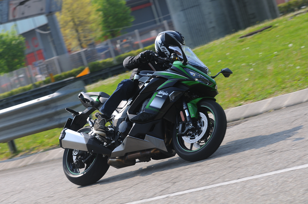 Kawasaki Ninja 1000 SX 2021 prezzo, scheda tecnica, dati, foto e video ...