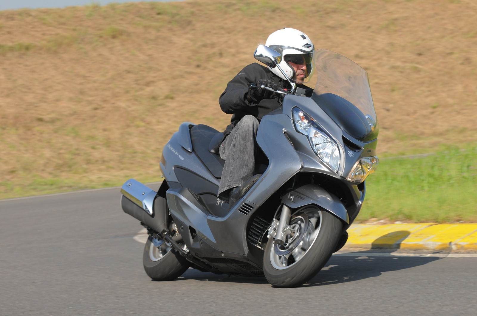 Il nuovo Suzuki Burgman 400: consuma e inquina meno