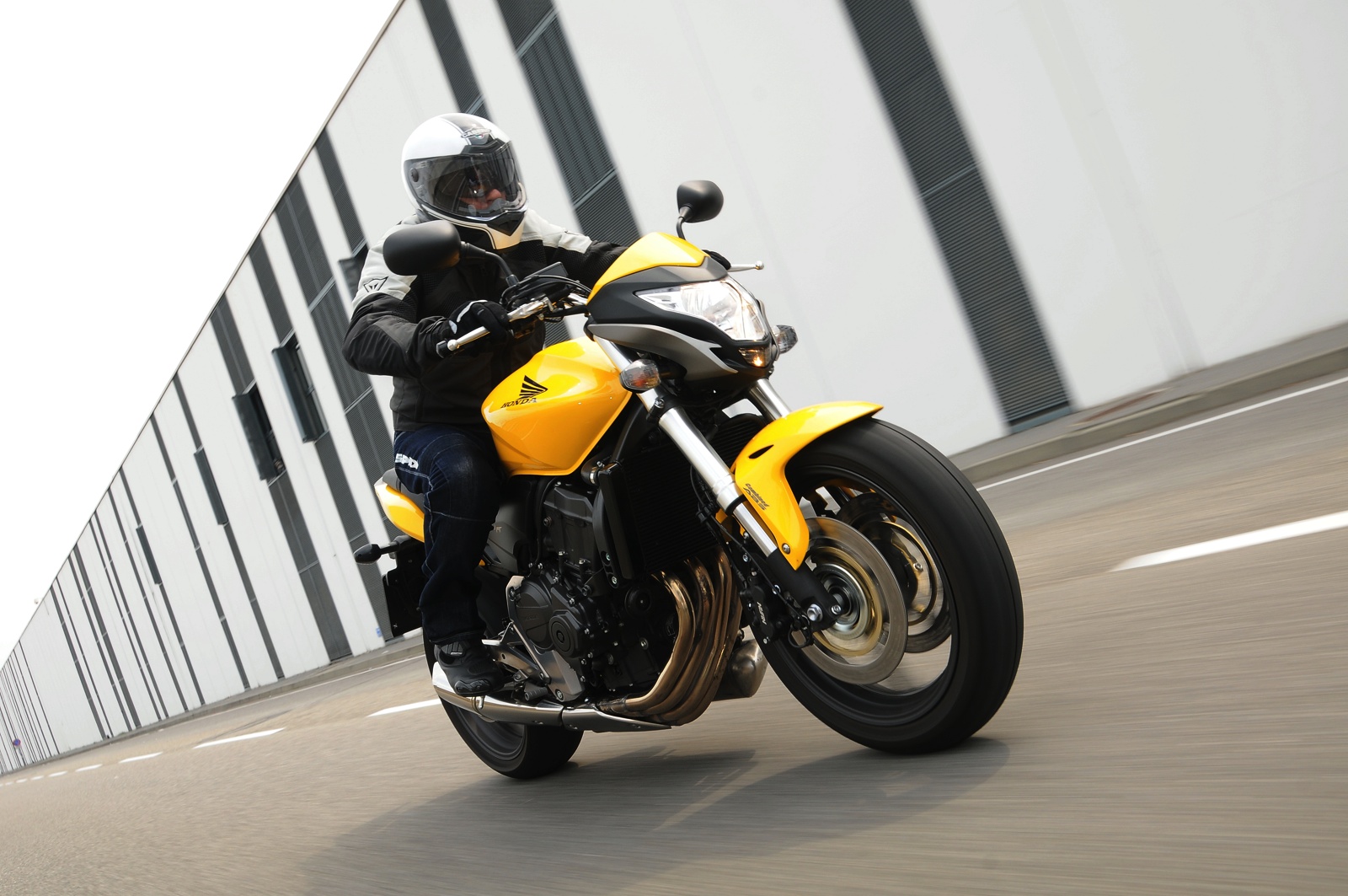 Honda Hornet Prezzo, Scheda tecnica e Foto - Dueruote