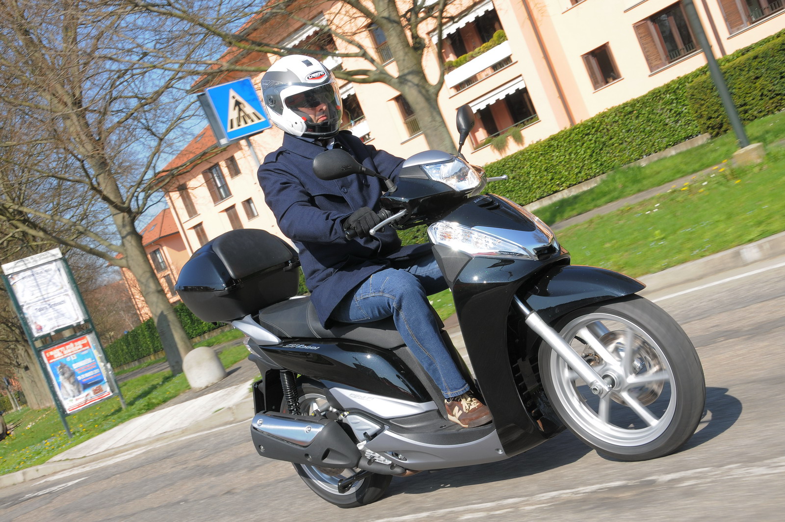 Honda SH 300 I Sport Prezzo, Scheda tecnica e Foto - Dueruote