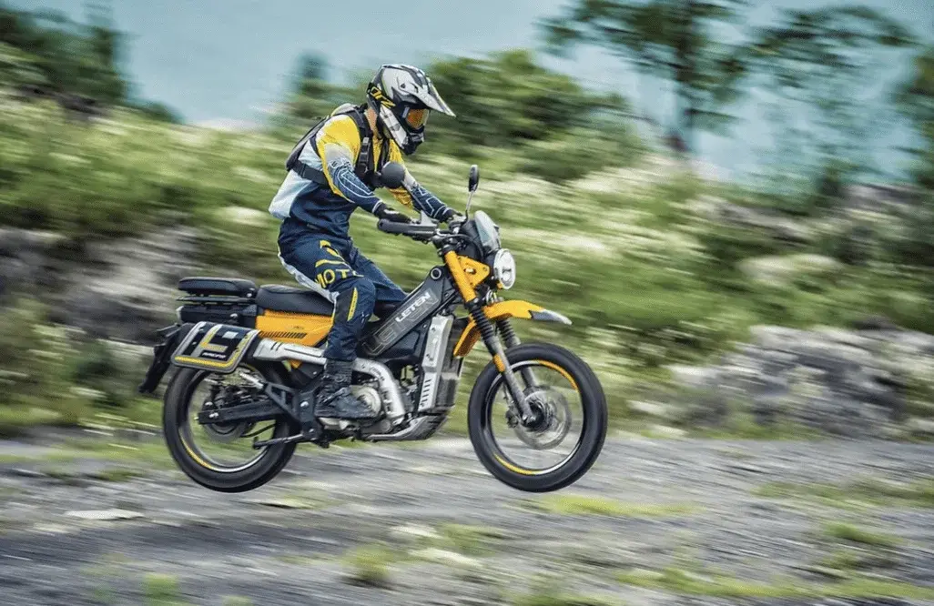 Scooter crossover AJS Leten LT190 in UK, design moderno, tecnologia avanzata, Euro 5+