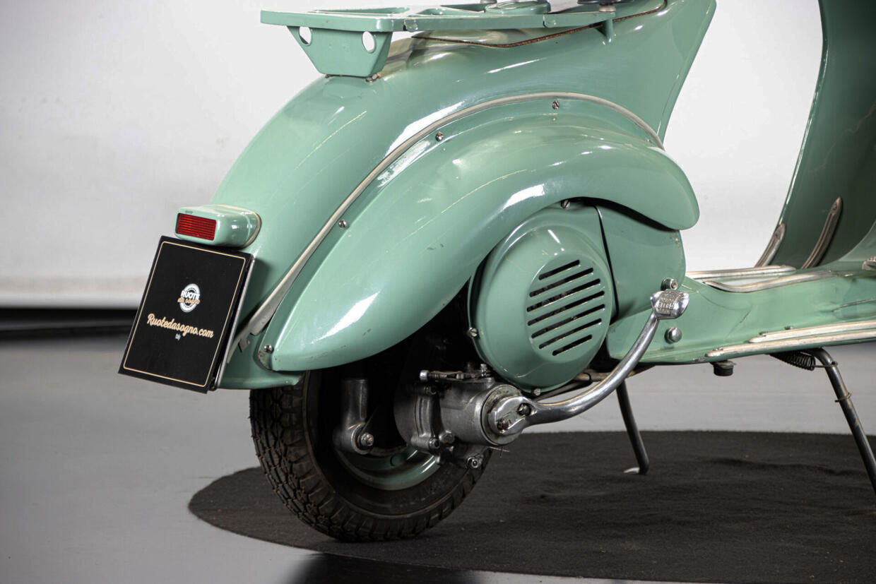 Présentée en décembre 1952 au Salon du Cycle et de la Moto, elle ne rencontra pas le succès escompté auprès du public