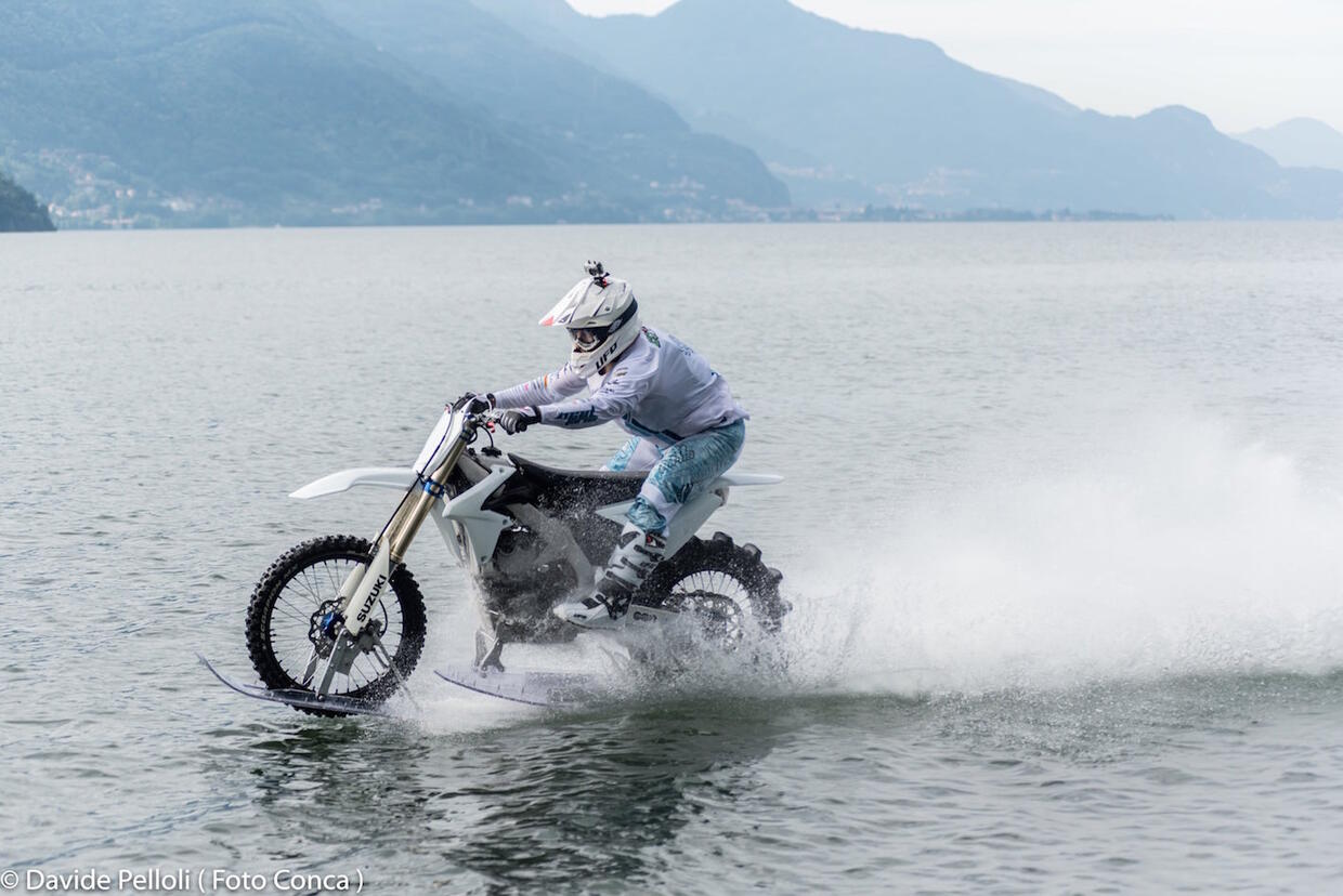 Con una moto da cross sul Lago di Como per il record mondiale! VIDEO |  inSella