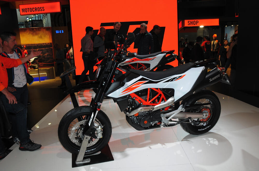 EICMA 2018 KTM 690 SMC R e 690 Enduro R tanta elettronica in piu inSella