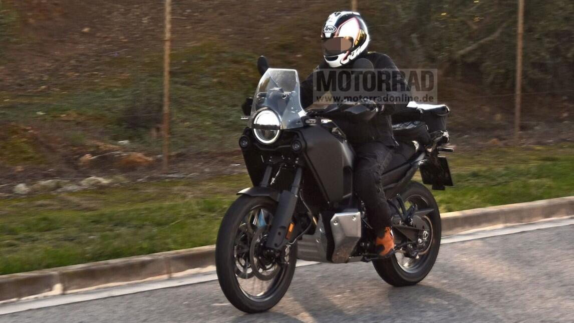 Husqvarna 2021 ecco le nuove foto della Norden 901 inSella