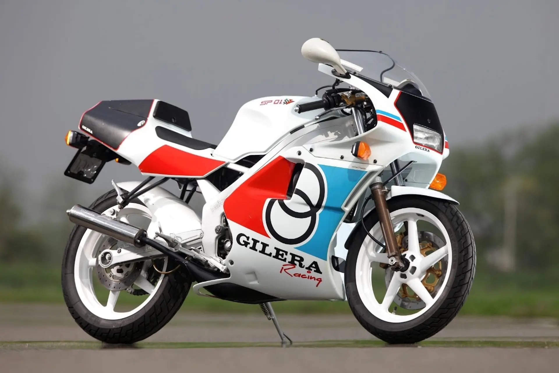 Conçu par Luciano Marabese, le Gilera SP 01 a été présenté en mai 1989