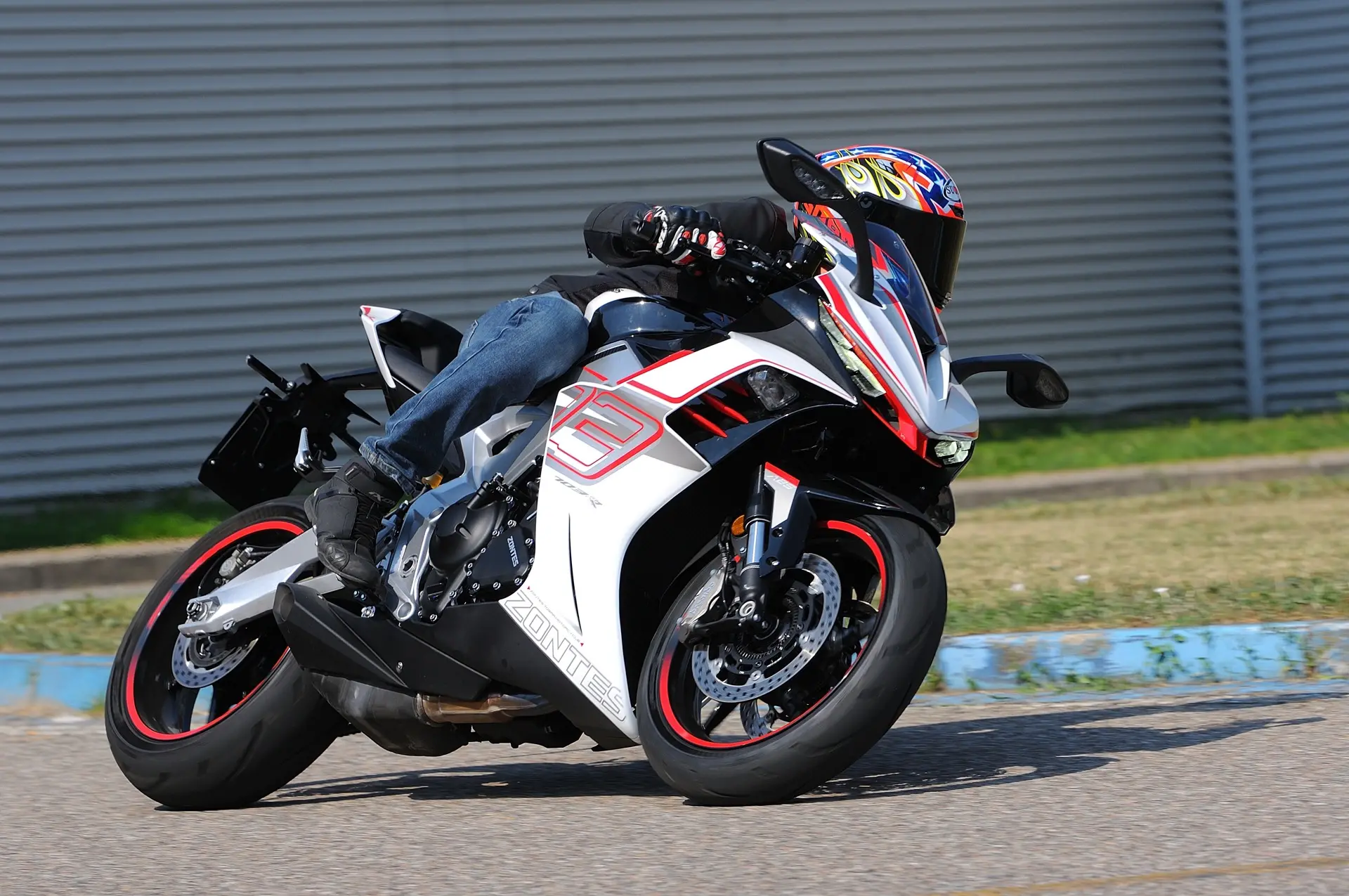 Zontes ZT 703-RR 2025 prova e recensione con pregi e difetti