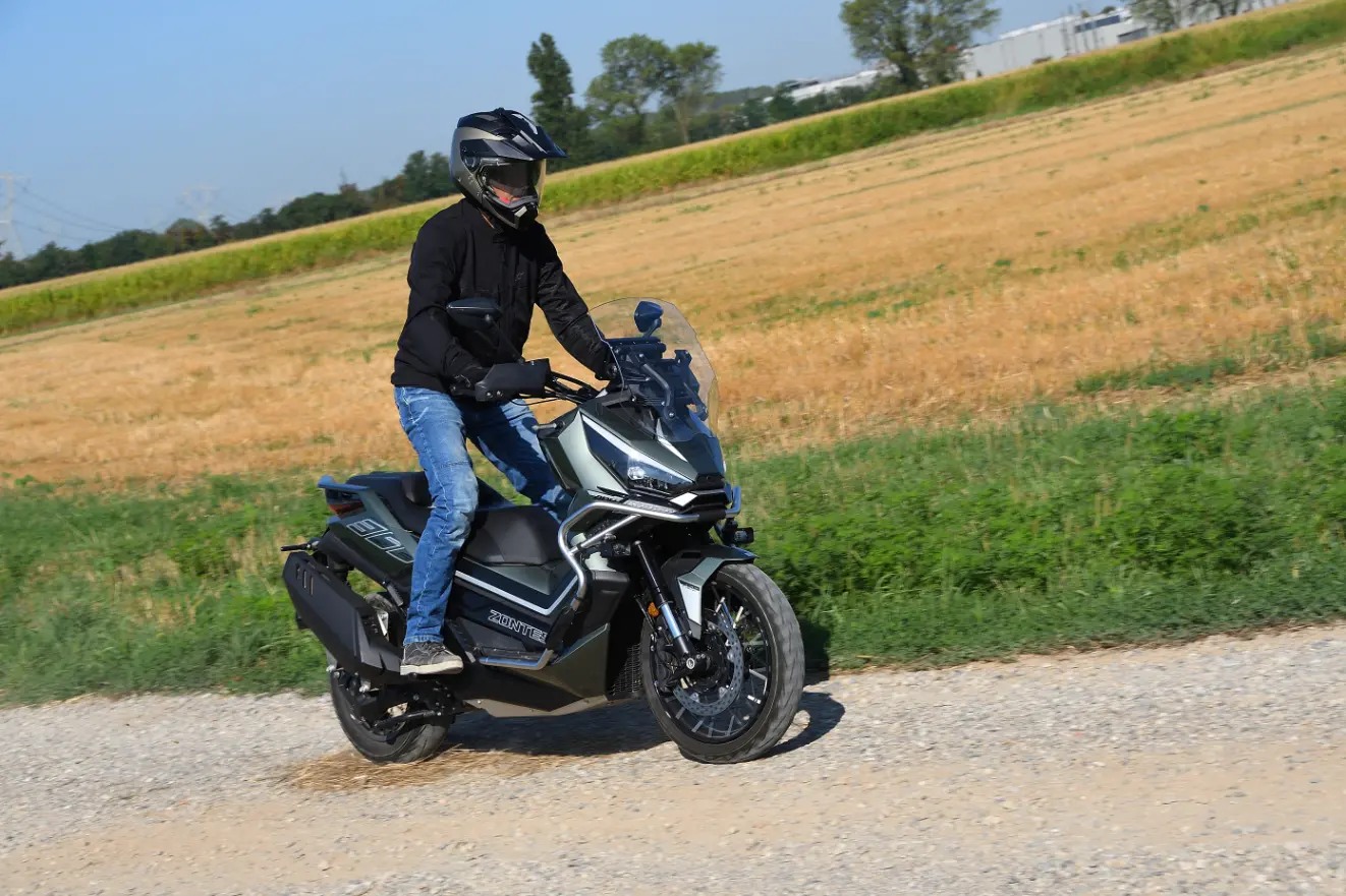 Zontes ZT368 in action