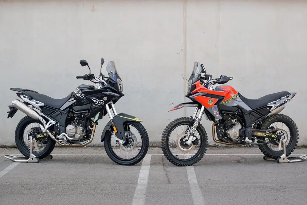 Connue pour ses motos de trial et tout-terrain des années 1960 et 1970, la marque espagnole historique fait son grand retour avec une moto à essence , la Rally GT 300 , un petit trail développé en collaboration avec la marque espagnole Leonart