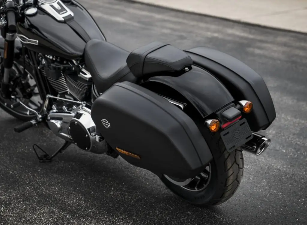 Harley Davidson Sport Glide da cittadina a bagger inSella