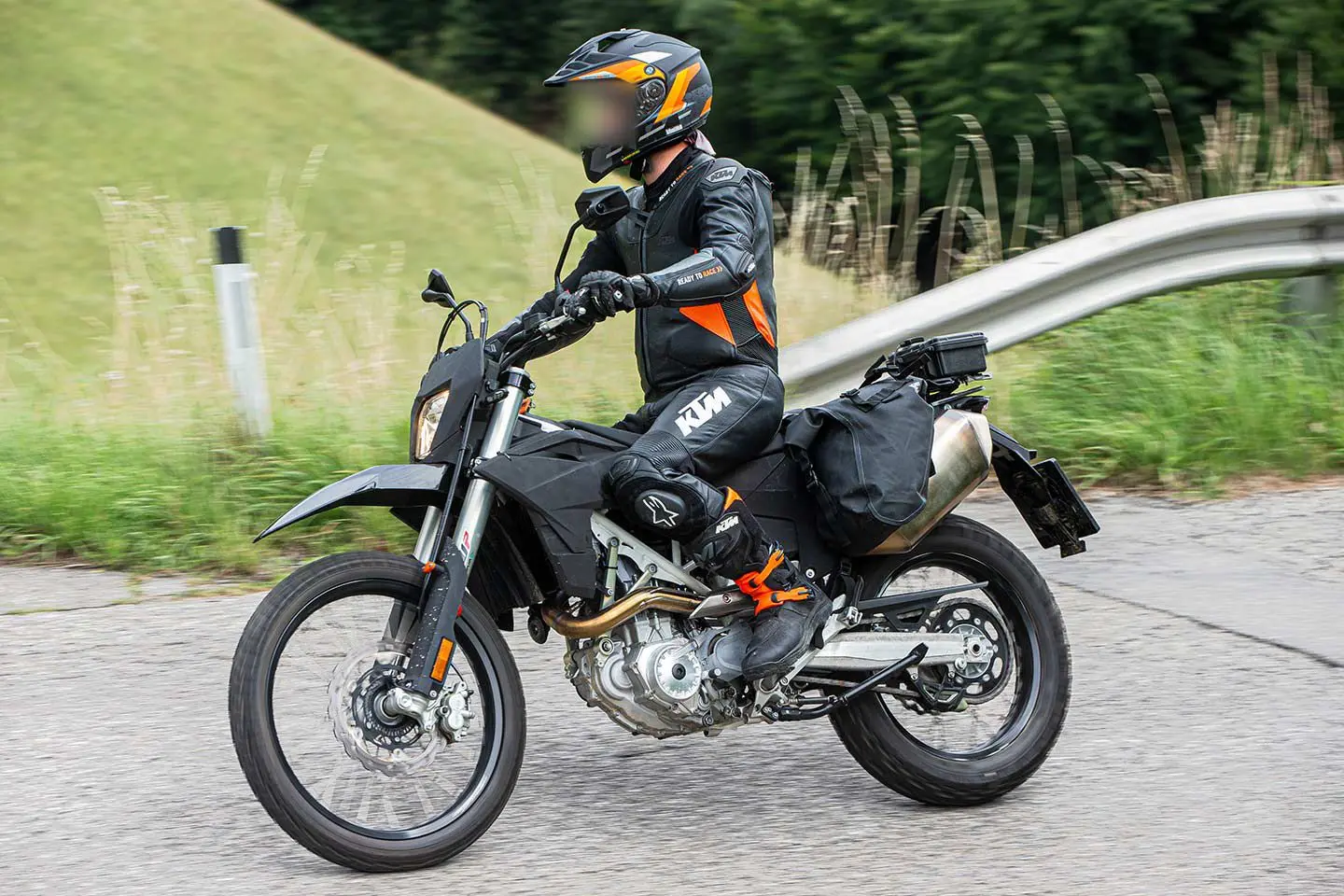 Ecco le KTM 690 SMC R e 690 Enduro R che arriveranno nel 2025 | inSella