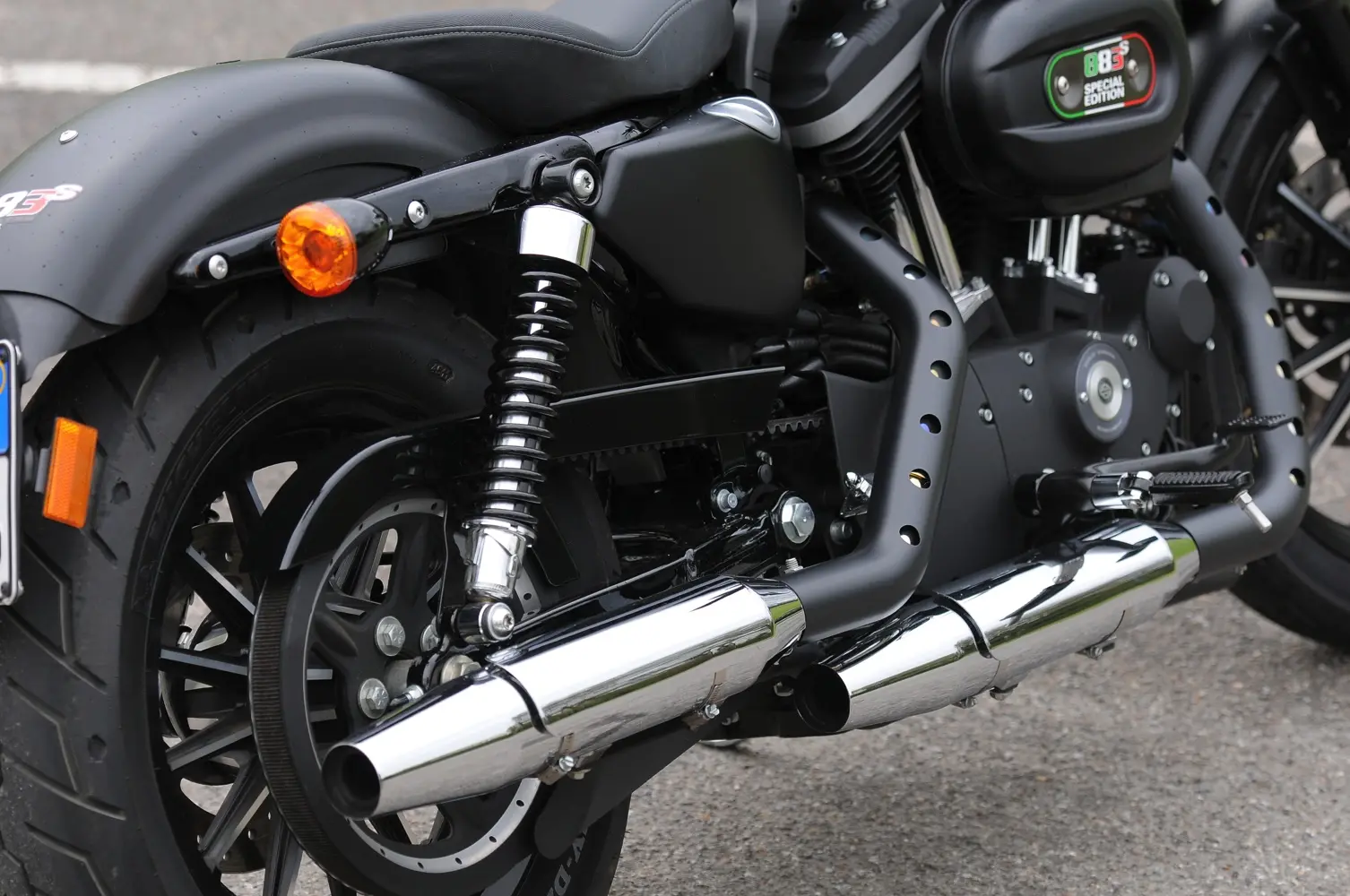 Iron 885 harley best sale