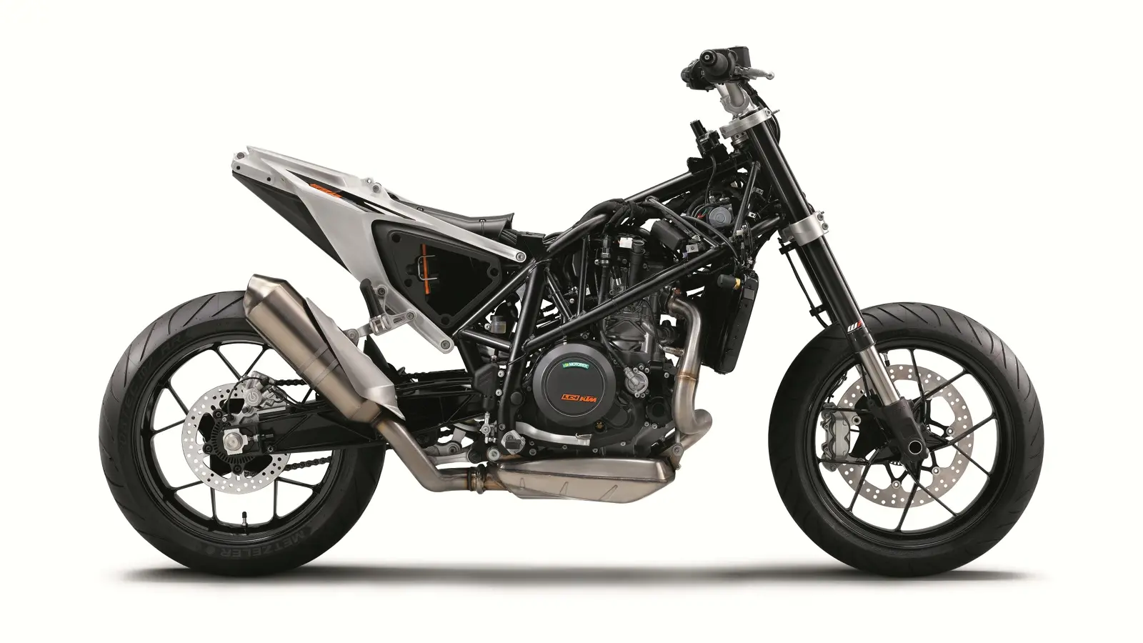 KTM 690 Duke naked agile e scattante inSella