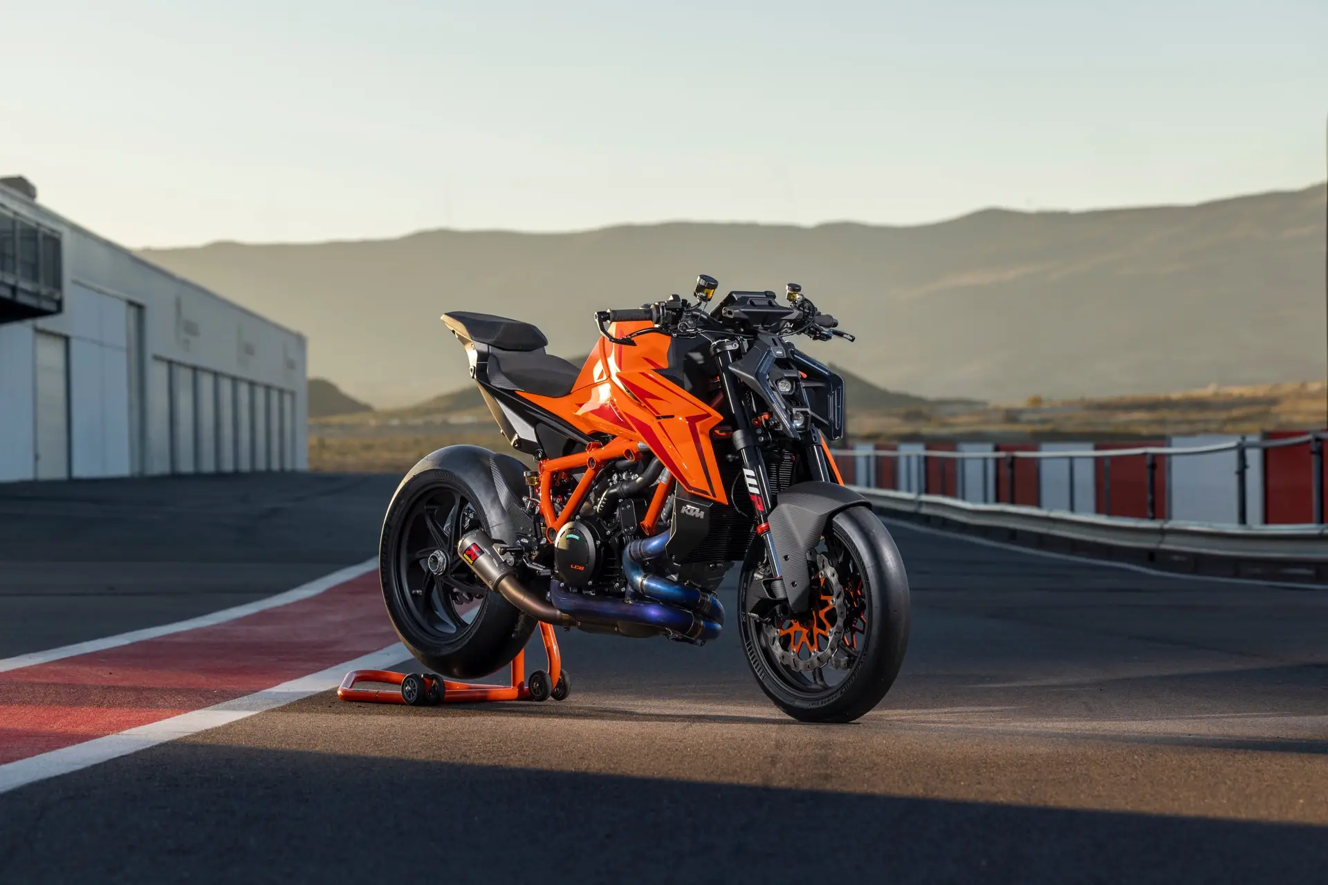 Super duke 1390 r on sale