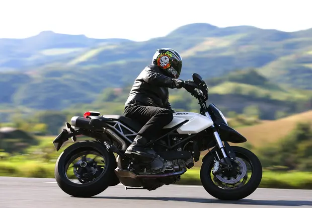 Prova Ducati Hypermotard 796 matt 2011