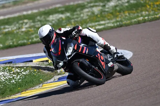 Prova Aprilia RS 457 2024