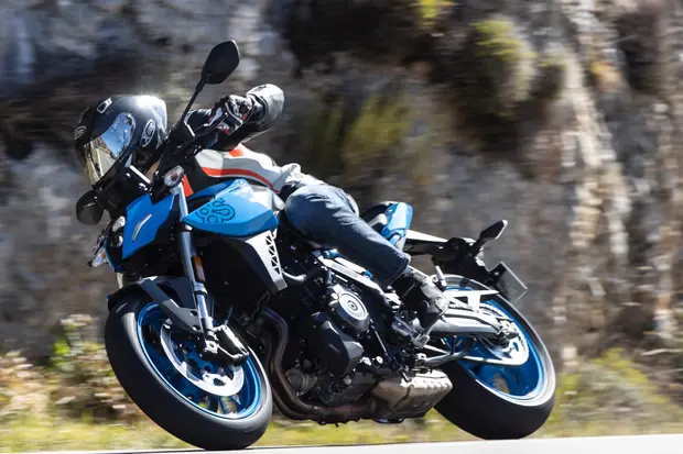 Prova Suzuki GSX-8S 2023