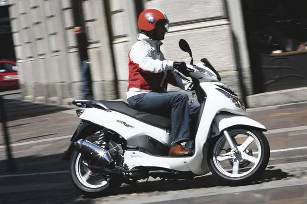 Prova Peugeot LXR 125 2011