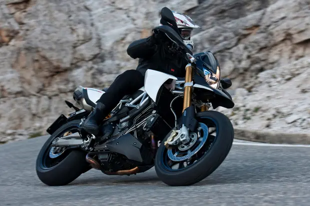 Prova Aprilia Dorsoduro 1200 ABS ATC 2011