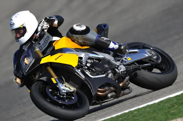 Prova Aprilia Tuono V4 1000 V4 R 2011