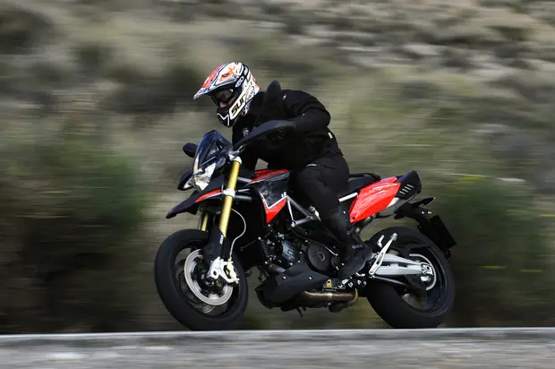 Prova Aprilia Dorsoduro 1200 ABS ATC 2011