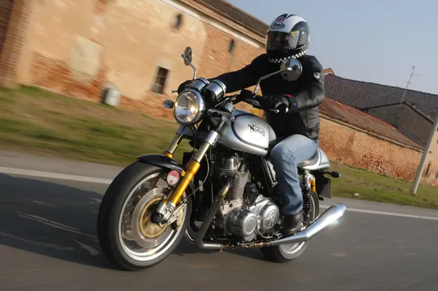 Prova Norton Commando 961 Sport 2011