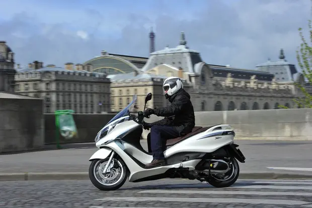 Prova Piaggio X10 350 Executive 2012