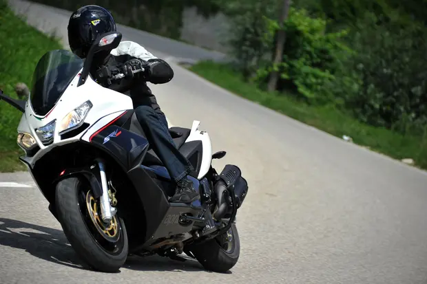 Prova Aprilia SRV 850 i.e. 2012