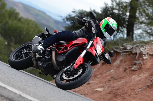 Prova Ducati Hypermotard 2013