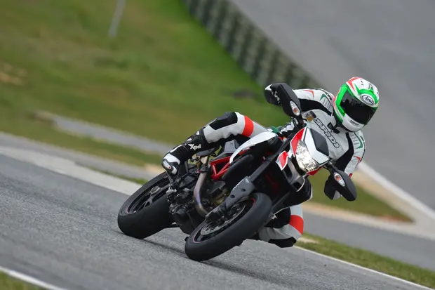 Prova Ducati Hypermotard SP 2013
