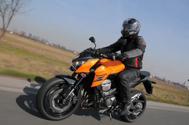 Prova Kawasaki Z800 e 2013